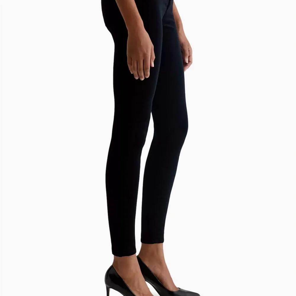 AG Adriano Goldschmied The Farrah High Rise Skinny Black Corduroy’s Size 30